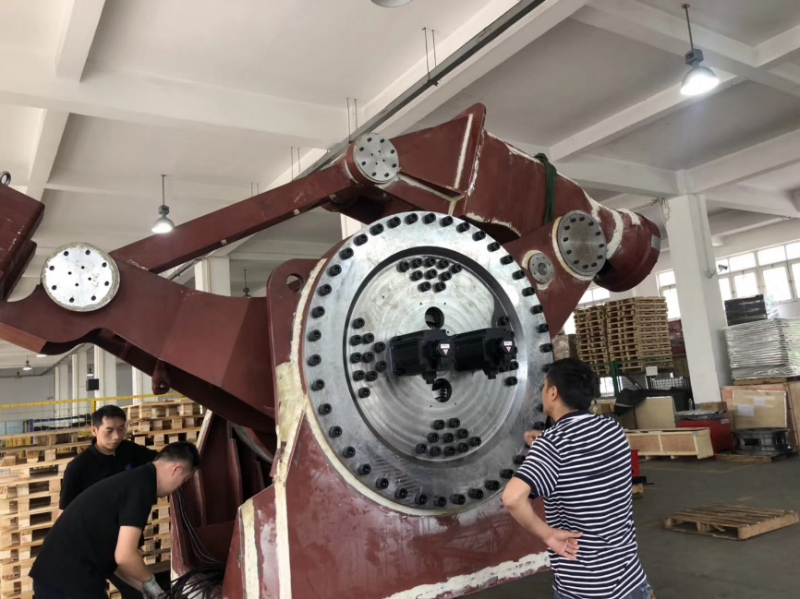 埃森展現(xiàn)24噸超巨型機(jī)器人，市場意欲何為？